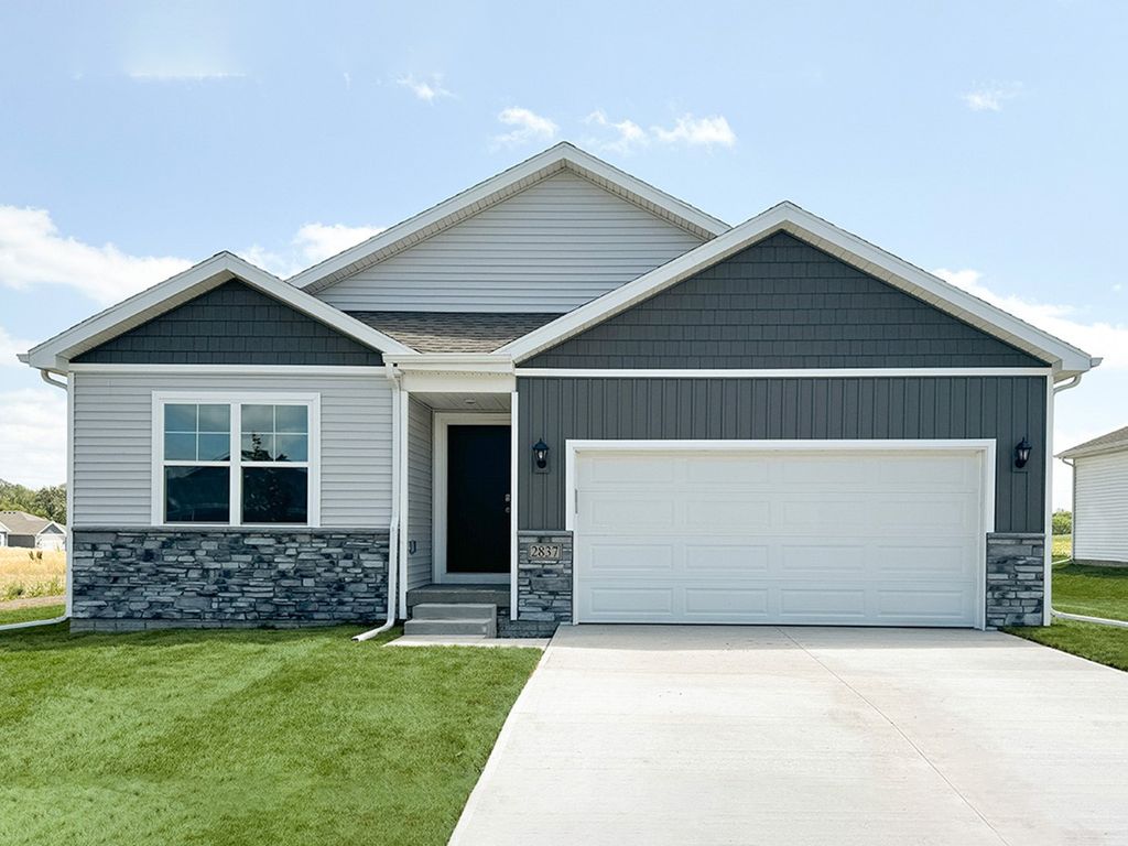 929 8th Street NW, Bondurant, IA 50035