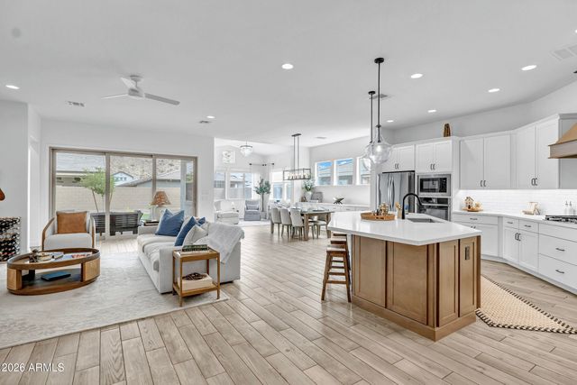 21358 W HILLCREST Boulevard, Buckeye, AZ 85396
