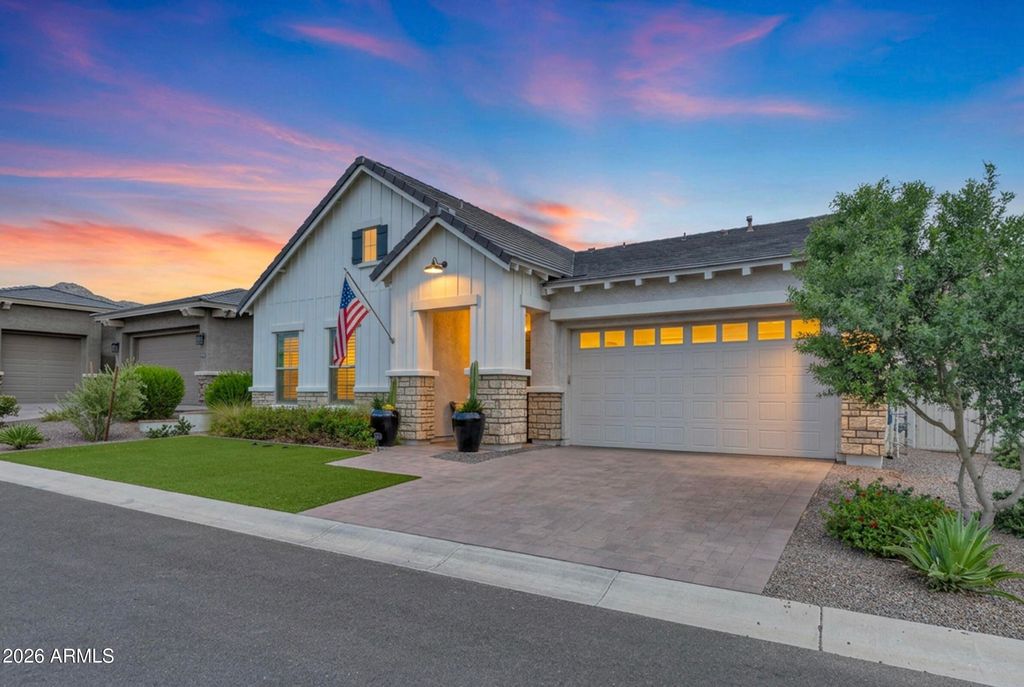 21358 W HILLCREST Boulevard, Buckeye, AZ 85396 — photo 2