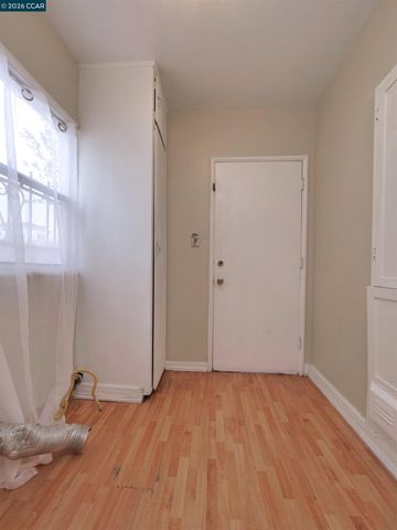 2555 Barrett Ave, Richmond, CA 94804