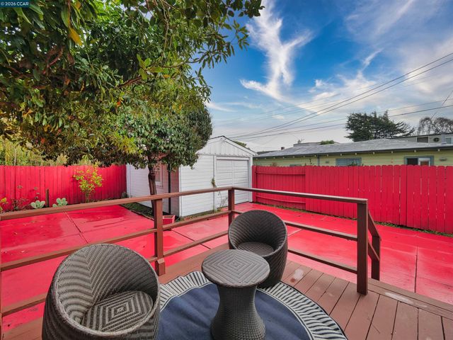 2555 Barrett Ave, Richmond, CA 94804