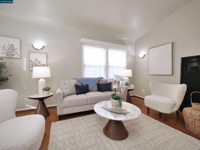 2555 Barrett Ave, Richmond, CA 94804