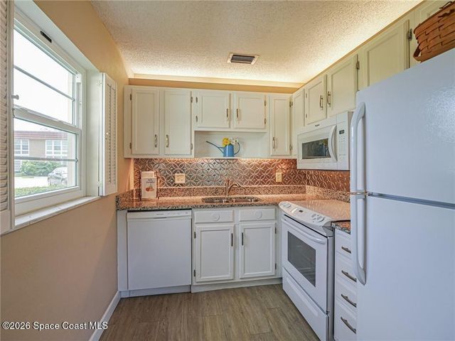 11 Vista Palm Lane 103, Vero Beach, FL 32962