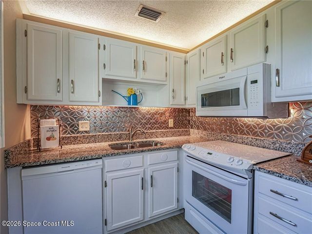 11 Vista Palm Lane 103, Vero Beach, FL 32962