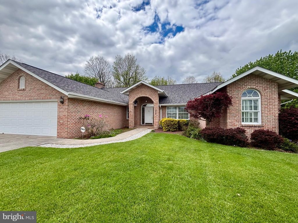 Image 2 of property listing at 209 JAMES CT, Frostburg, MD 21532