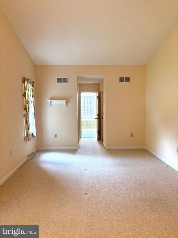 Image 13 of property listing at 209 JAMES CT, Frostburg, MD 21532
