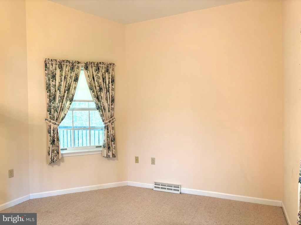 Image 14 of property listing at 209 JAMES CT, Frostburg, MD 21532