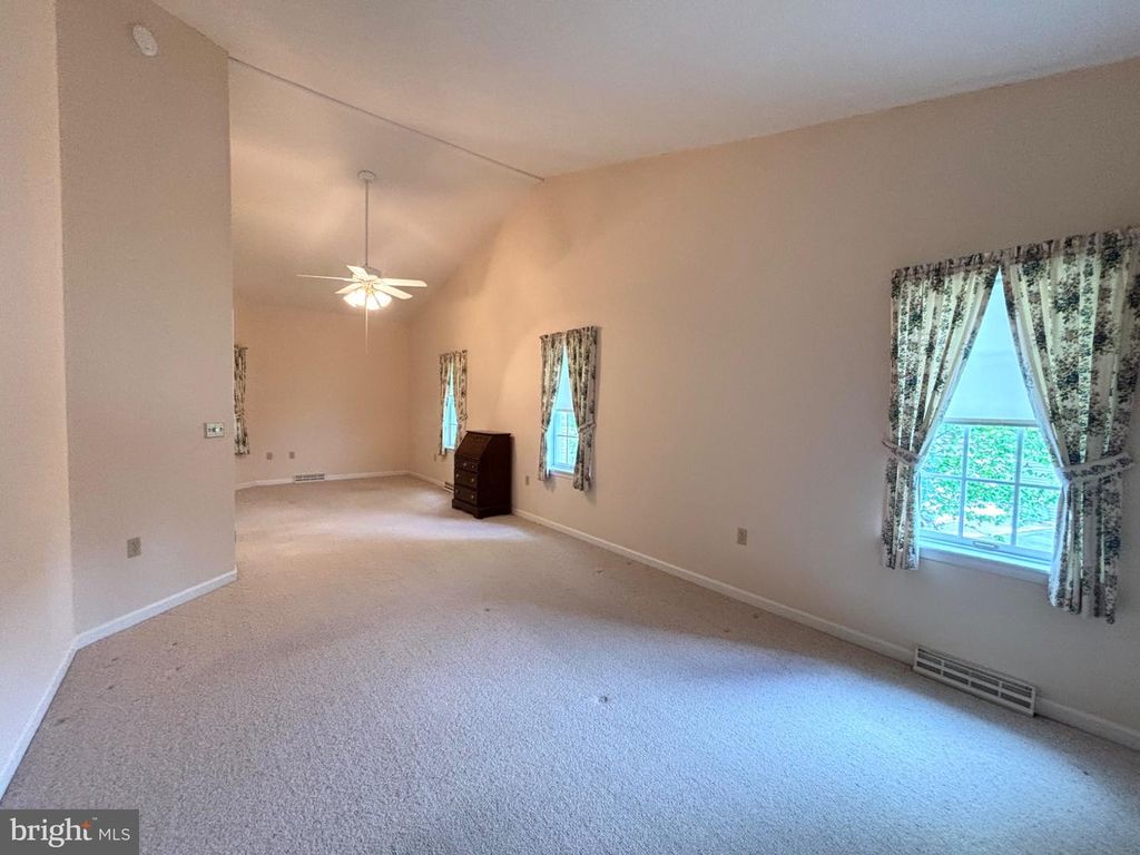 Image 15 of property listing at 209 JAMES CT, Frostburg, MD 21532