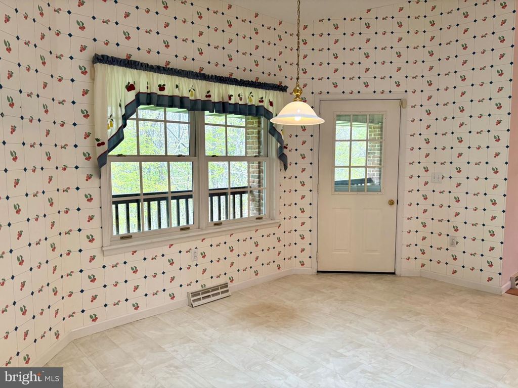 Image 20 of property listing at 209 JAMES CT, Frostburg, MD 21532