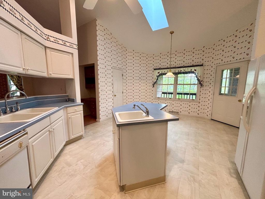 Image 24 of property listing at 209 JAMES CT, Frostburg, MD 21532