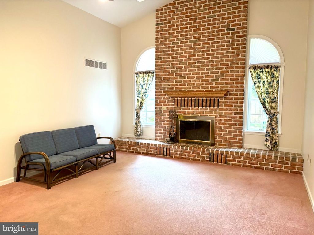Image 4 of property listing at 209 JAMES CT, Frostburg, MD 21532