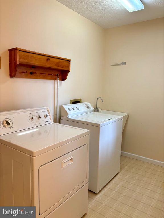 Image 38 of property listing at 209 JAMES CT, Frostburg, MD 21532