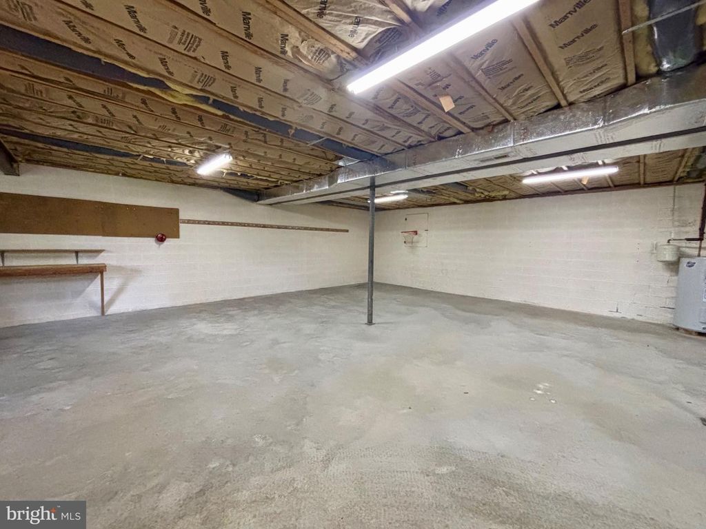 Image 40 of property listing at 209 JAMES CT, Frostburg, MD 21532