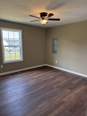 93 Hesselly Rd, Decherd, TN 37324