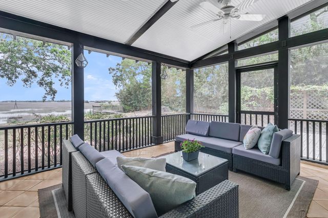 706 Arcadian Way, Charleston, SC 29407