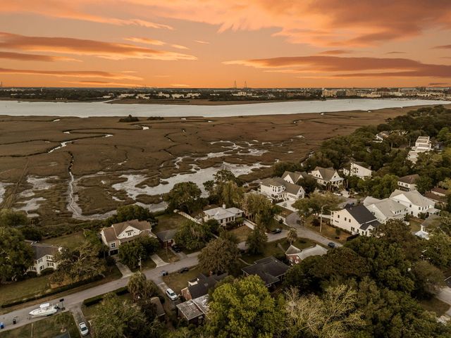 706 Arcadian Way, Charleston, SC 29407