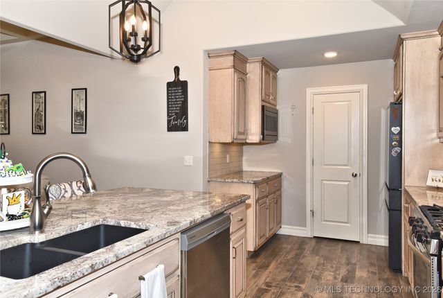 12713 N 42nd East Avenue, Skiatook, OK 74070