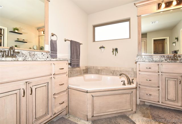 12713 N 42nd East Avenue, Skiatook, OK 74070