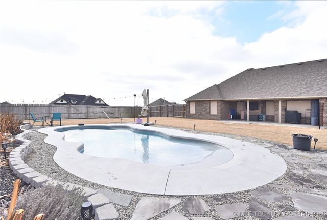 12713 N 42nd East Avenue, Skiatook, OK 74070