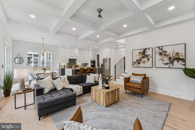 5017 17TH ST N, Arlington, VA 22207