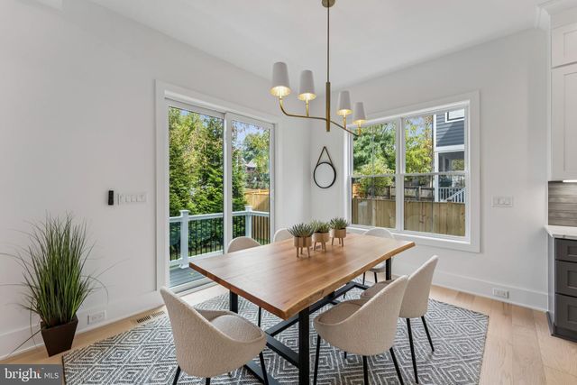 5017 17TH ST N, Arlington, VA 22207