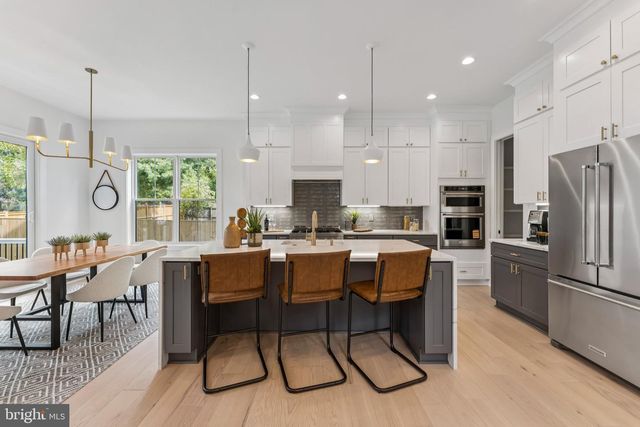 5017 17TH ST N, Arlington, VA 22207