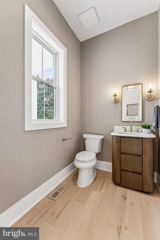 5017 17TH ST N, Arlington, VA 22207