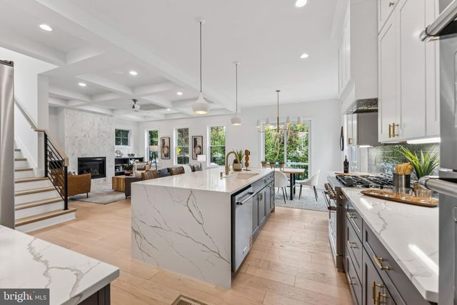 5017 17TH ST N, Arlington, VA 22207