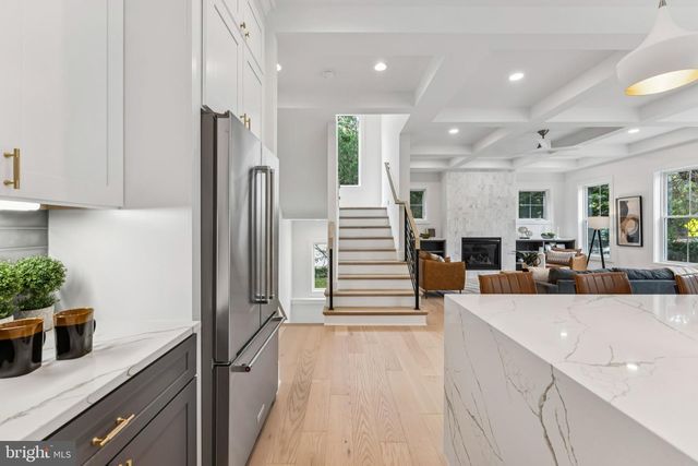 5017 17TH ST N, Arlington, VA 22207