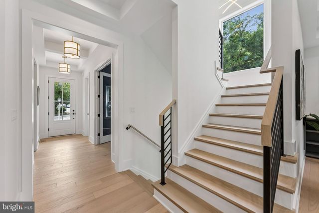 5017 17TH ST N, Arlington, VA 22207