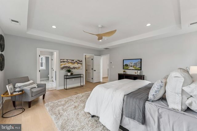 5017 17TH ST N, Arlington, VA 22207