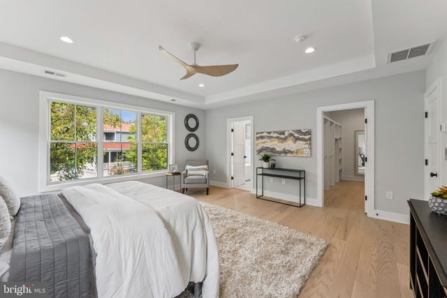 5017 17TH ST N, Arlington, VA 22207