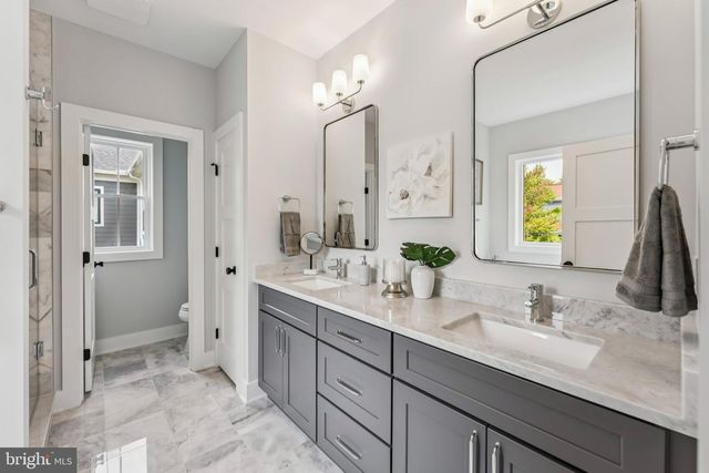 5017 17TH ST N, Arlington, VA 22207