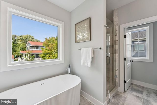 5017 17TH ST N, Arlington, VA 22207