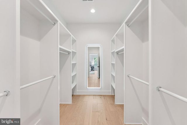 5017 17TH ST N, Arlington, VA 22207