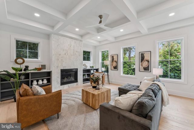 5017 17TH ST N, Arlington, VA 22207