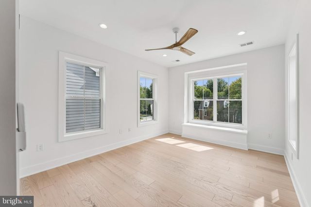 5017 17TH ST N, Arlington, VA 22207