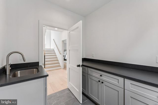 5017 17TH ST N, Arlington, VA 22207