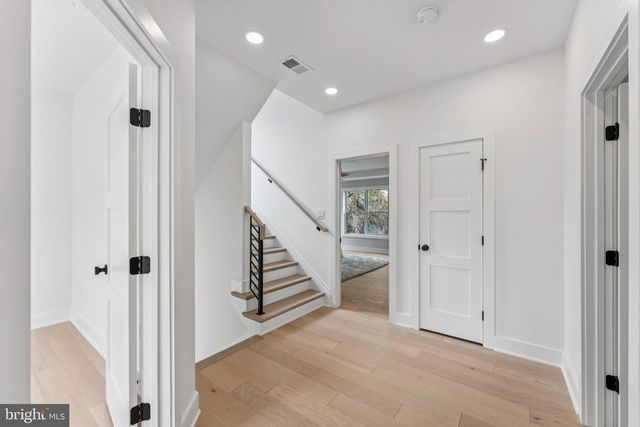 5017 17TH ST N, Arlington, VA 22207