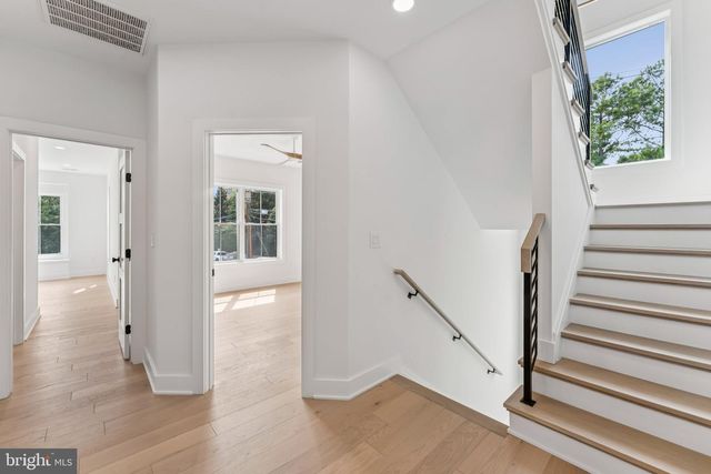 5017 17TH ST N, Arlington, VA 22207