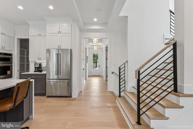 5017 17TH ST N, Arlington, VA 22207