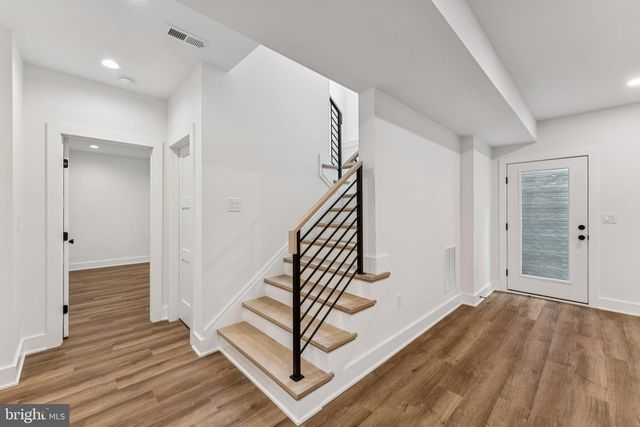 5017 17TH ST N, Arlington, VA 22207