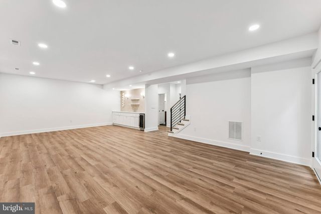 5017 17TH ST N, Arlington, VA 22207