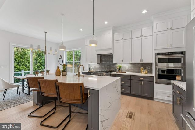 5017 17TH ST N, Arlington, VA 22207