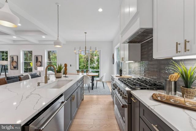 5017 17TH ST N, Arlington, VA 22207