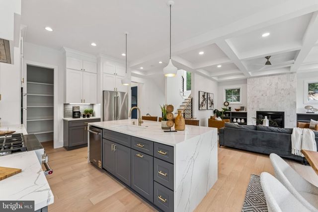 5017 17TH ST N, Arlington, VA 22207