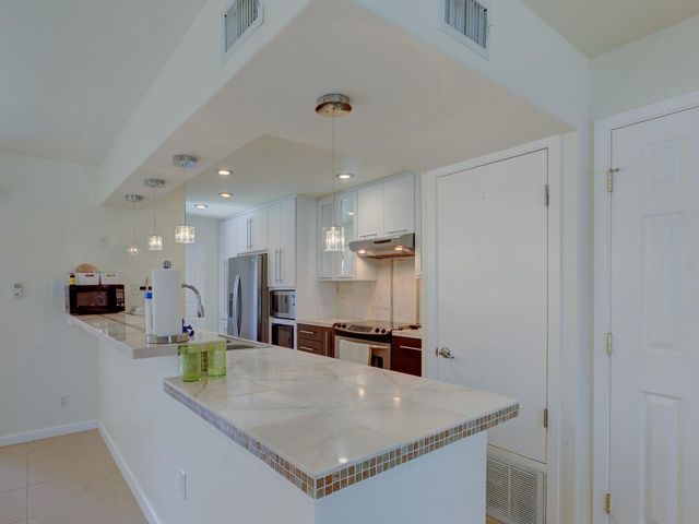 710 Castle Ridge RD B, Austin, TX 78746
