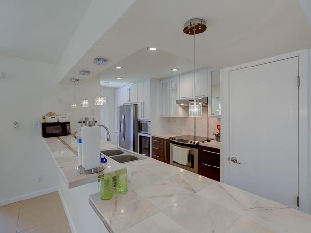 710 Castle Ridge RD B, Austin, TX 78746