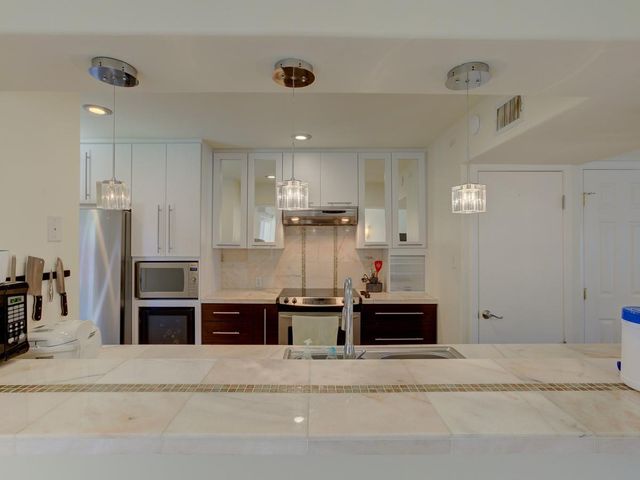 710 Castle Ridge RD B, Austin, TX 78746
