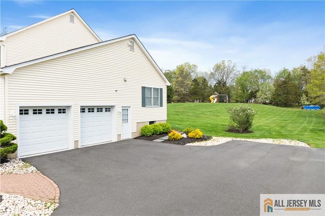 86 Carriage Trail, Montgomery, NJ 08502